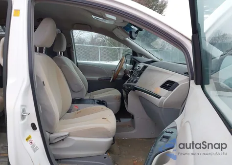 2011 Toyota Sienna Le V6 z USA, uszkodzony, nr VIN 5TDKK3DC8BS142136